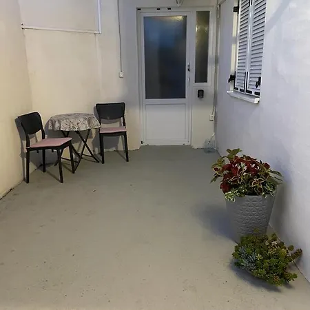 Eva Deluxe Μακάρσκα